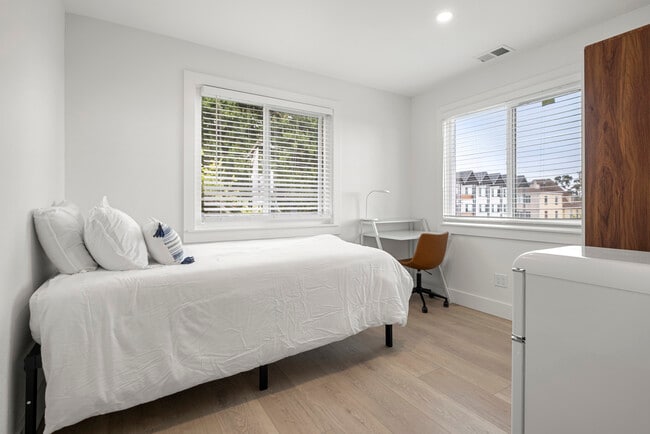 Bedroom - 2430 Prospect