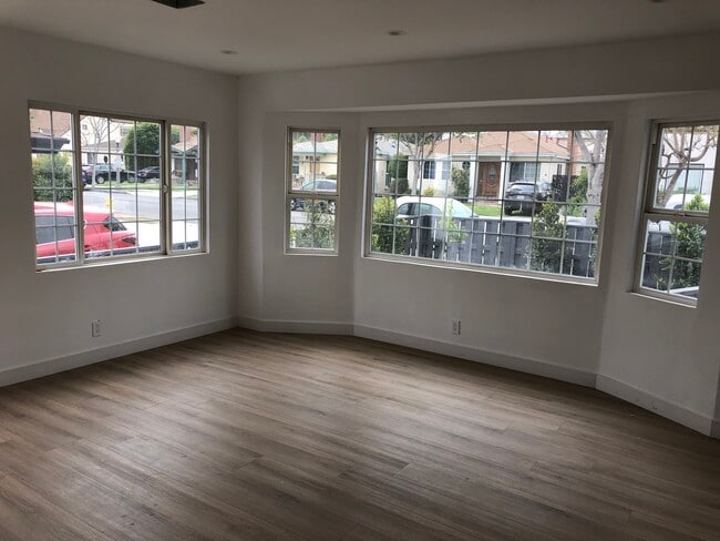 Living room - 9042 Carson St Unidad 9042