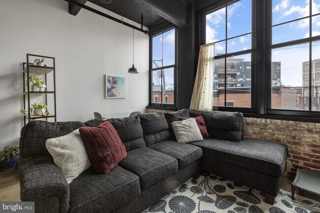 Building Photo - 1701 Tulip St Unit 203 Rental