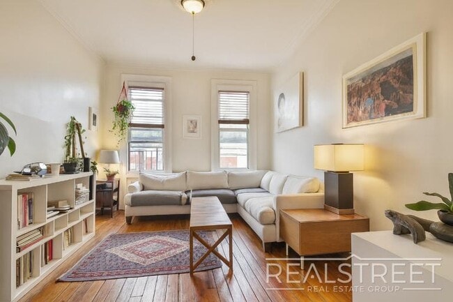 Spacious 1.5 BED in Bushwick/East Williams... - Spacious 1.5 BED in Bushwick/East Williams... Unit 2R