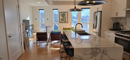 Photo - Spacious 2BR/2BA Condo with Fireplace, Balcony & In-Unit Laundry – Pittsburgh Unidad 503