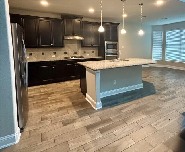 Photo - 14915 Gyrfalcon Fork