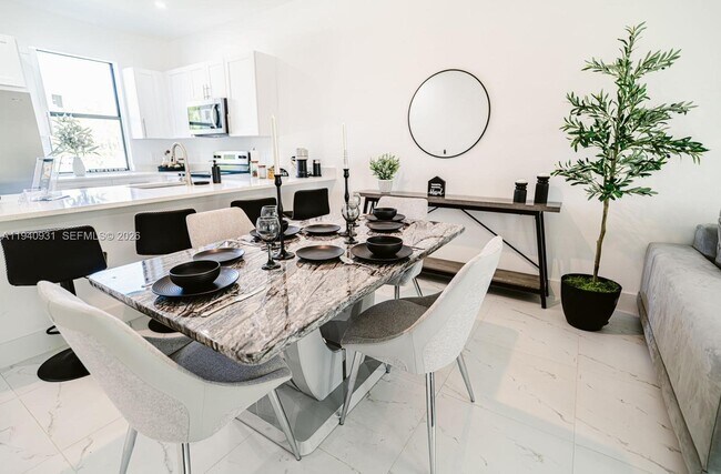 Photo - 1516-1518 W 12th St Unit 1