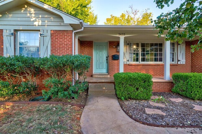 Photo - 2433 Gladstone Terrace