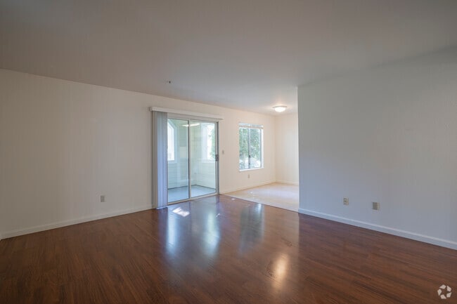 2BR, 1BA - 870 SF - Living Room