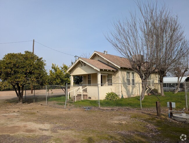 Building Photo - Small rural 2 bedroom 1 bathroom home offe...