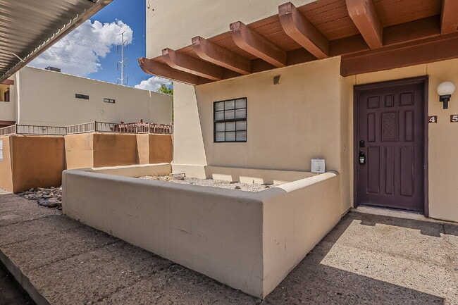 Photo - 1028 S Ash Ave Unit Apt 4