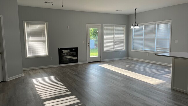 Photo - 215 Overcup Dr