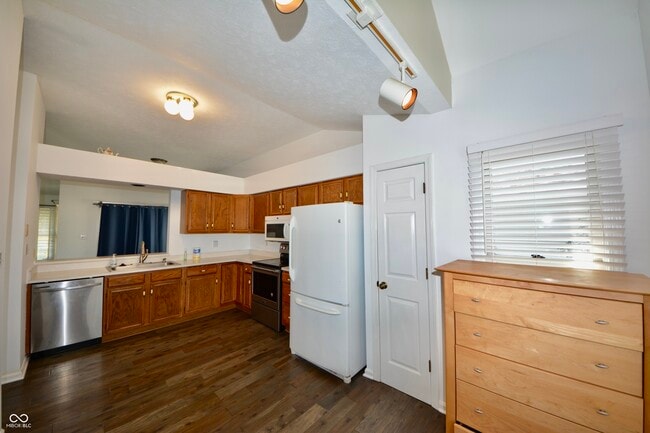 Photo - 7749 Chesapeake Dr E