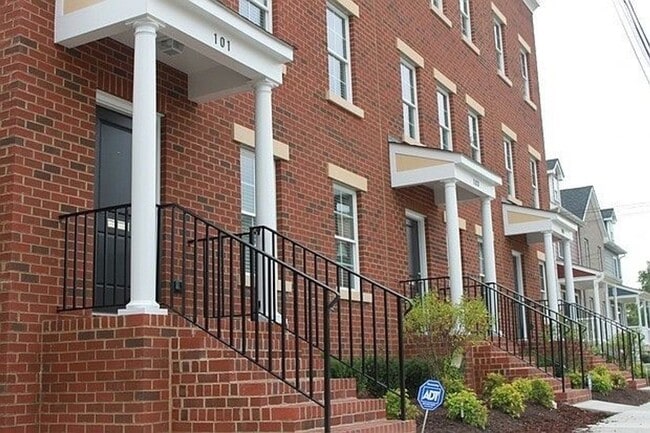 Photo - Large 4-Bedroom, 3.5 Bath Townhouse Minutes Away From VCU