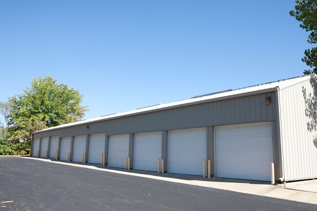 Photo - Covington Court Apartments