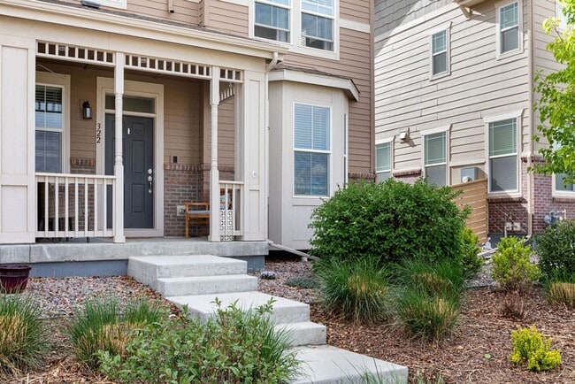 Building Photo - Beautiful 2 bedroom, 2.5 bath townhome in Mosaic