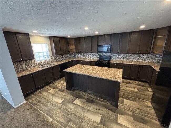 Photo - 78 Eisenhower St