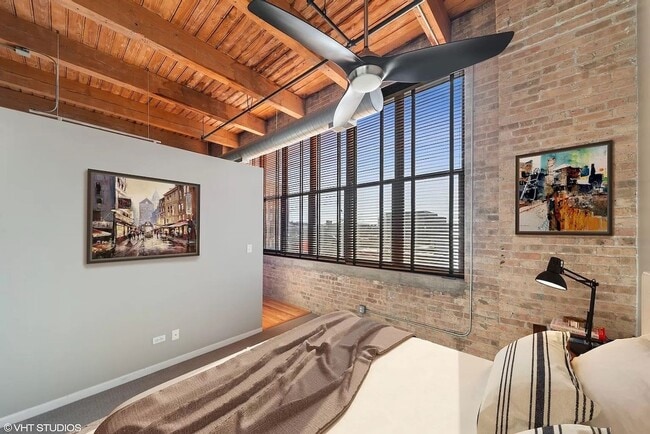 Photo - Bright & Beautiful Loft in West Loop Elevator Building!