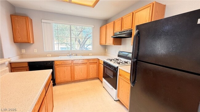 Photo - 830 Carnegie St