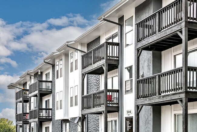 Photo - Spacious 1 bed first floor walkout in Bellevue! Unit 14