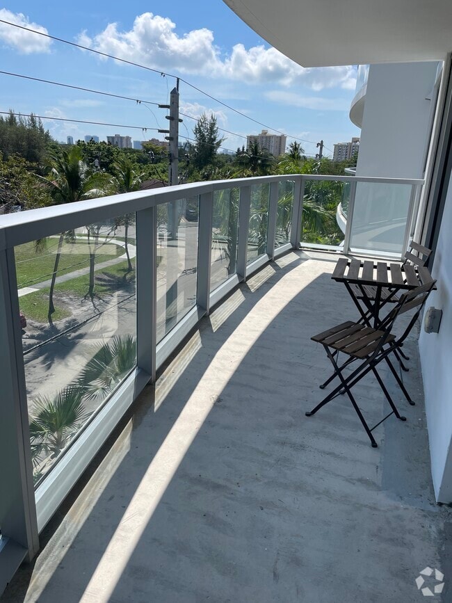 Building Photo - 13800 Highland Dr Unit 409 Rental