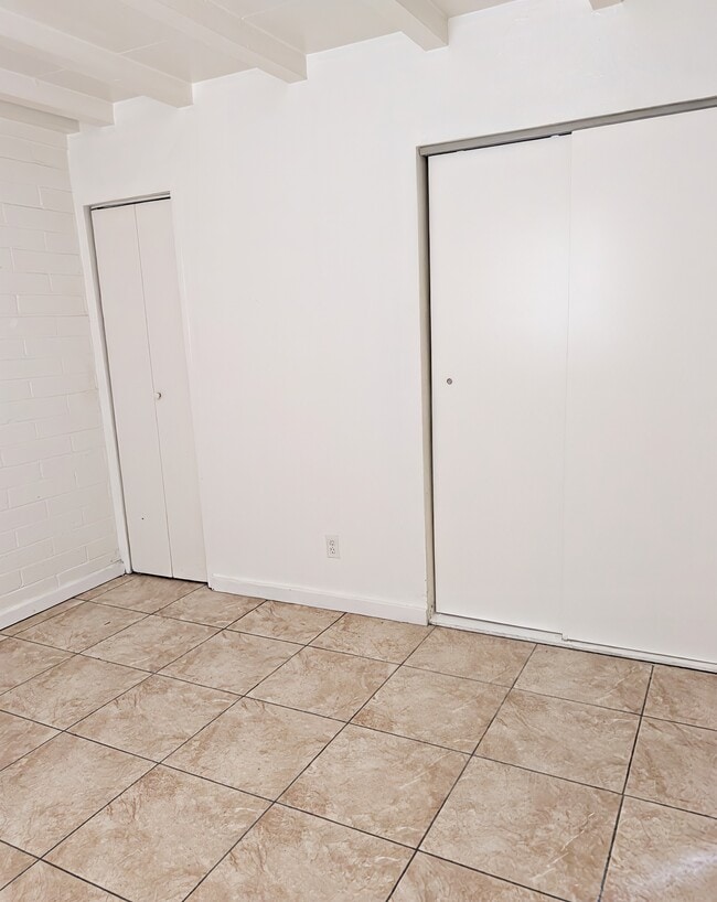 Photo - 617 E Knox Dr