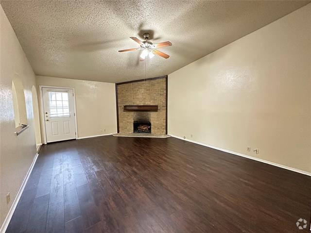 Building Photo - 1833 Castle Dr Rental