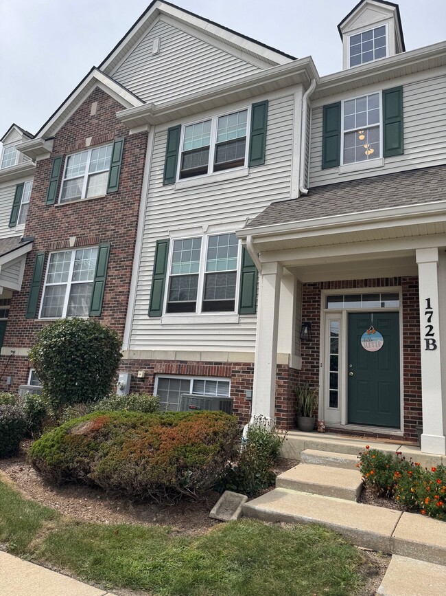 172 E River Rd