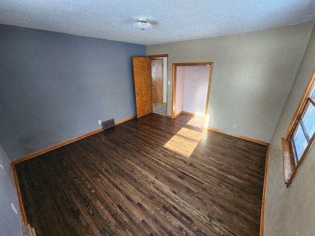 Photo - 306 W 4th Ave S