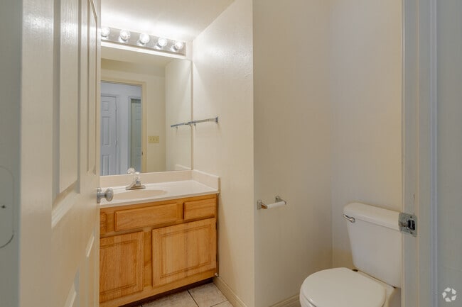 D1THG - 3BR, 2.5BA - 1,545SF - Half Bathroom