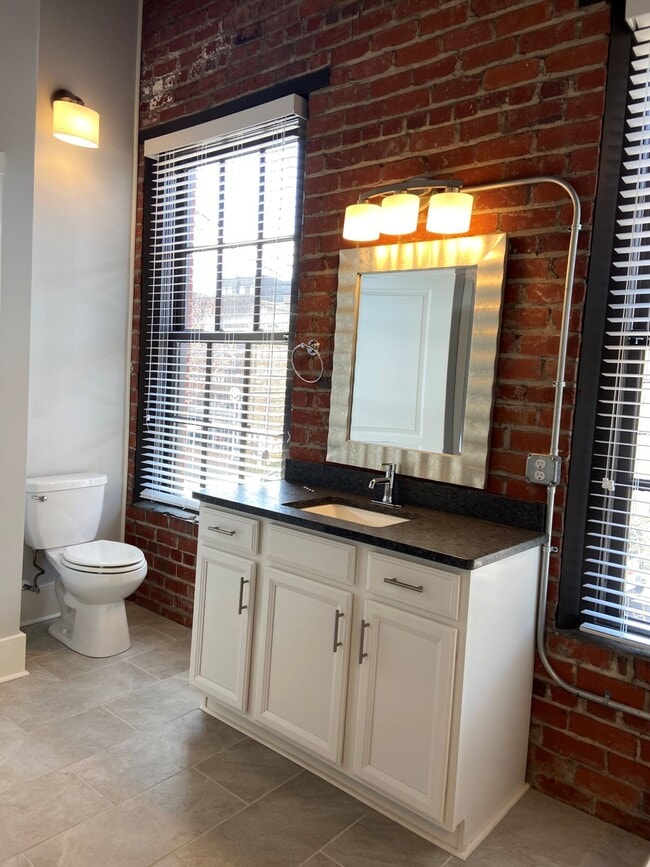 1200 Commerce St Unit 2