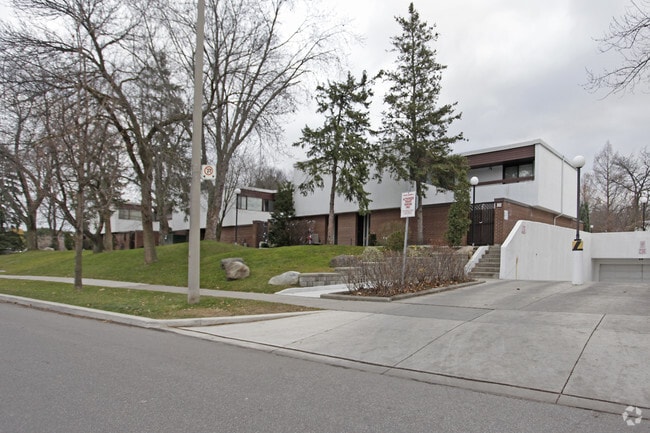 Photo - 390 - 400 Woodsworth Road