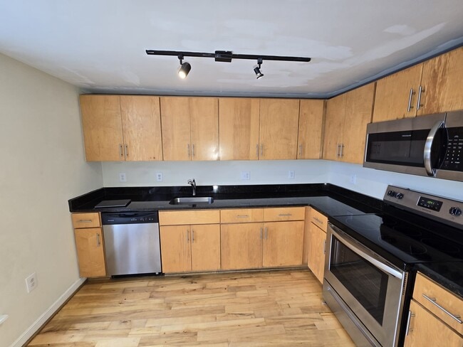 Photo - Simon Cycle Building Unidad 207