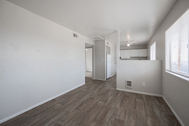 Photo - 622 N 30th Pl
