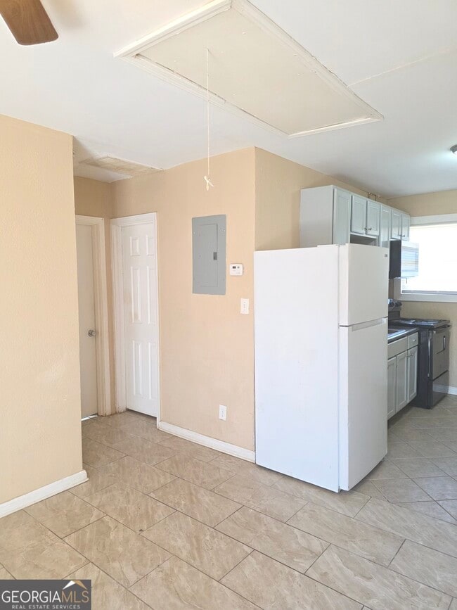 Photo - 1347 E Washington Rd