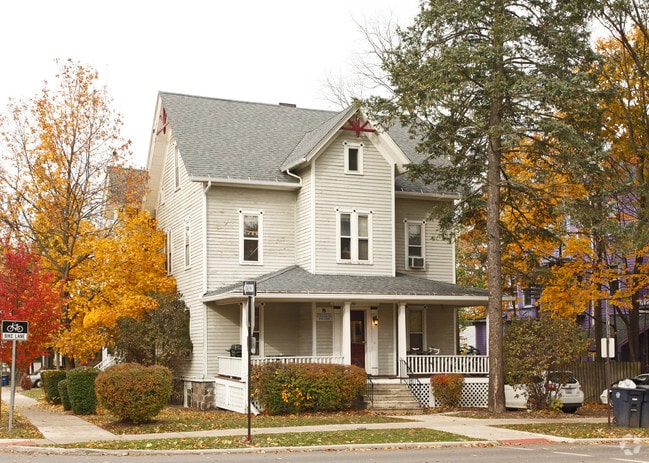 Building Photo - 301 N State St Rental