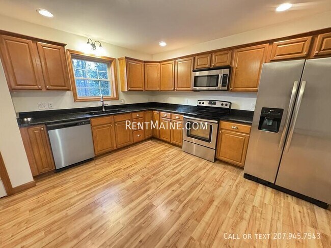 Building Photo - 208 Western Ave Unit 6