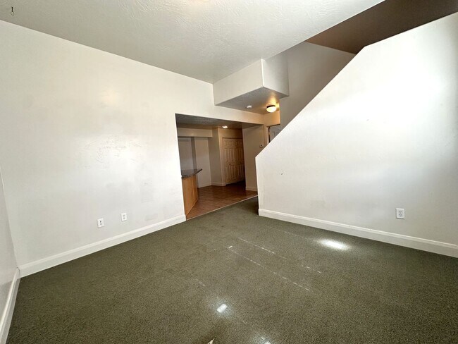 Photo - Move-in Discount - 7 bedroom, 3 bathroom t...