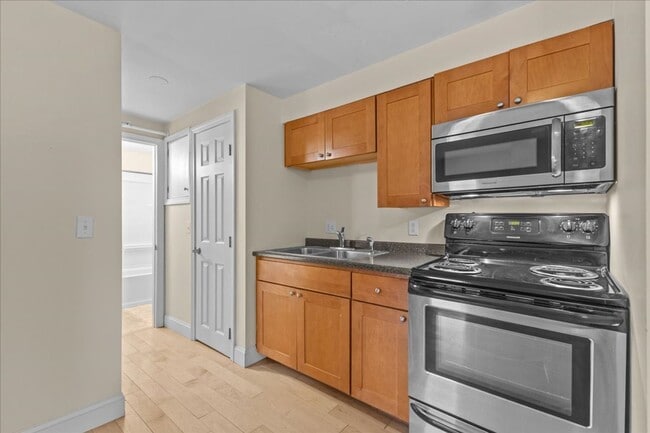 Photo - 141 Main St Unit APT 2