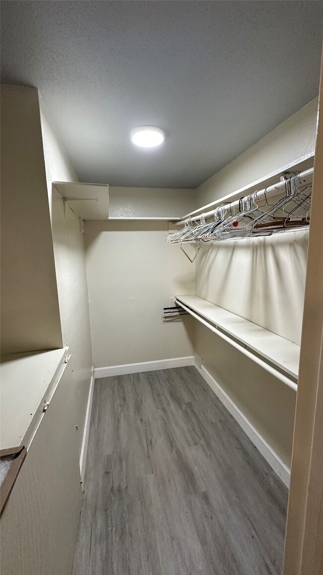 Photo - 9550 Deering Dr Unidad 405