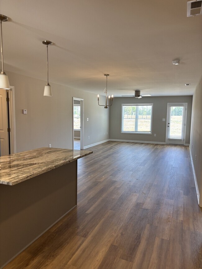 Photo - 102 Bradfield Cir