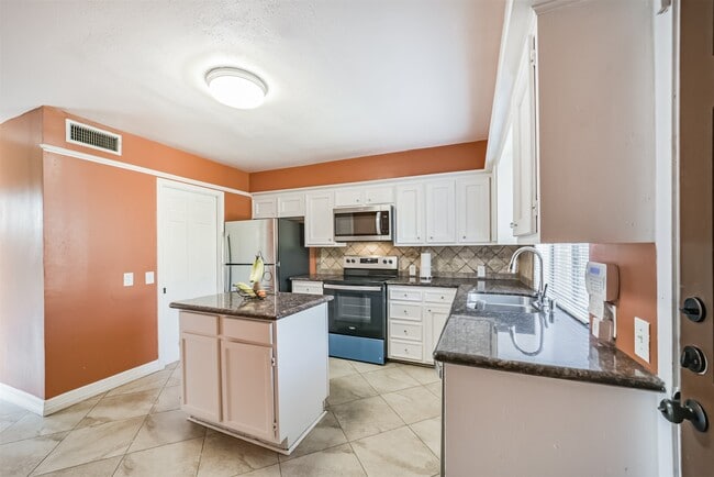 Building Photo - 4708 N Cashel Cir