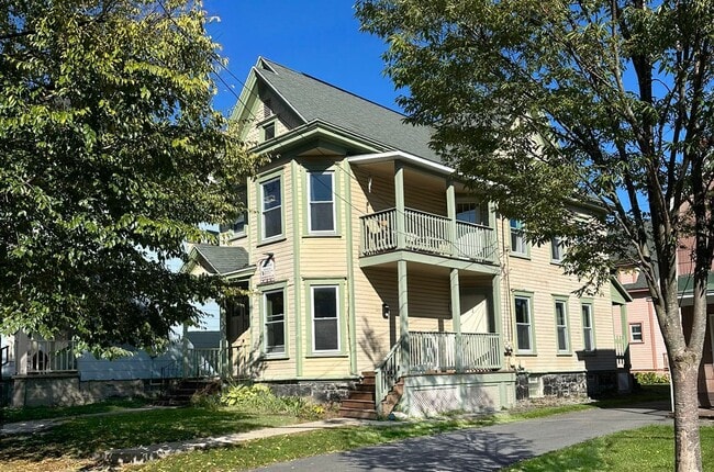 Building Photo - 713 S Beech St Unit Beech 713.1