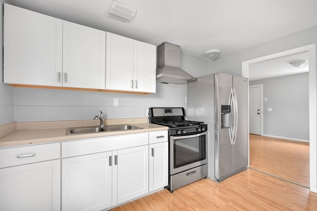 Photo - 2 Bedroom, 1 Bathroom Available Now!