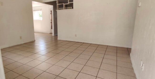 Photo - 2050-2033 33rd Ave N