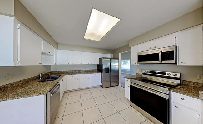 Photo - 12814 Longcrest Dr