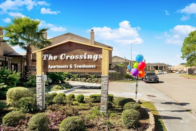 Building Photo - The Crossings