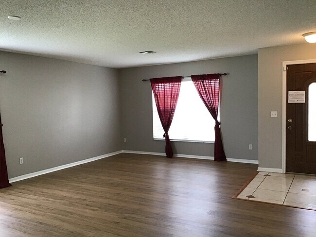 Photo - 914 Crystal Bay Ln