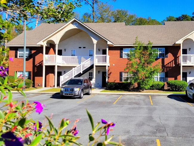 The Retreat at Pineview - The Retreat at Pineview Apartments