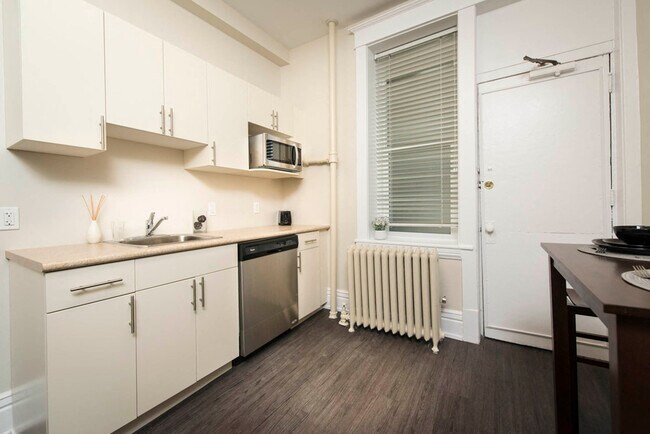 1BDR - Kitchen - 626 Jessie Apartment