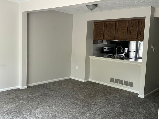 Photo - 5035 Hamilton Dr
