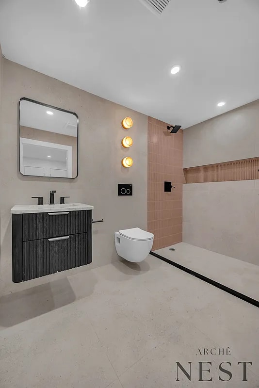 Photo - 1696 Pacific St