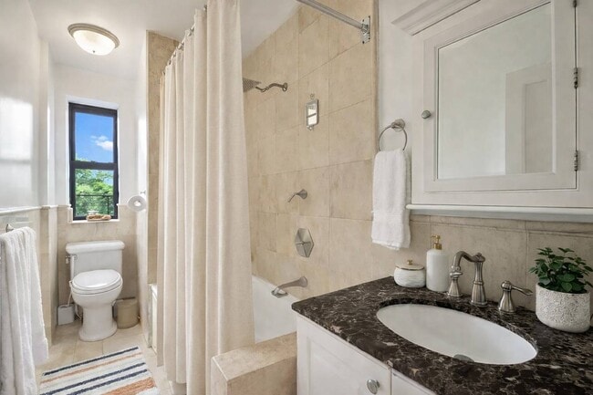 Photo - 420 Central Prk W