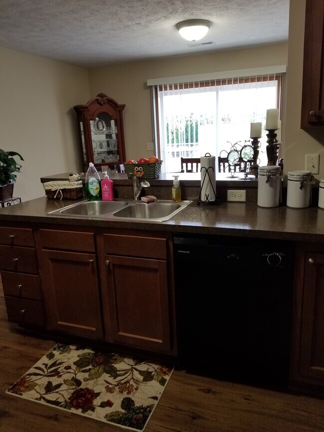 Photo - Maple Ridge Villas